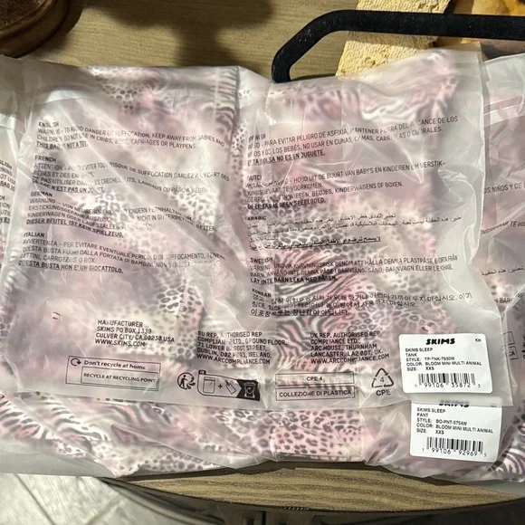 SKIMS SET  Sleep Tank & Pant Set Bloom Mini Multi Animal XXS NWT runs big - Picture 5 of 6
